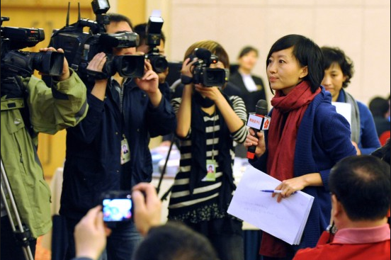 “外交部就第八次中日韩领导人会议举行中外媒体吹风会”