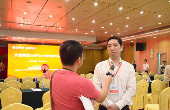 ““爱抱怨”与“自以为是”：柏林墙倒塌三十年后心墙仍难消”